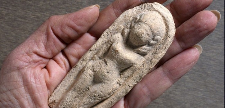 İsrail'de 3400 yıllık çocuk heykeli bulundu