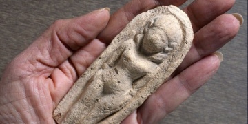 İsrailde 3400 yıllık çocuk heykeli bulundu