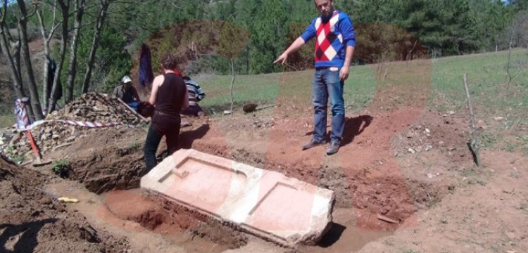 Taraklı'da iki bin yıllık mezar taşı bulundu