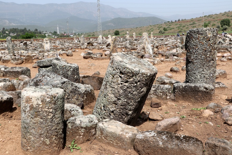 Hatay'da Kayı  sembolü olan mezar taşları bulundu