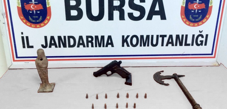 Bursa'da bronz savaş baltası ele geçirildi