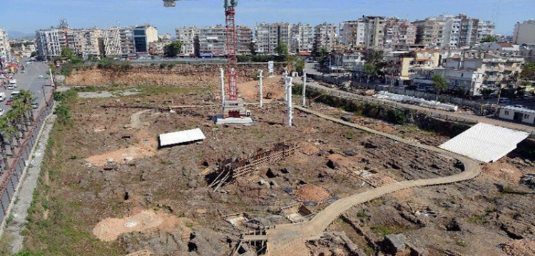 Antalya’da Nekropol Alanına Çatı Yapılıyor