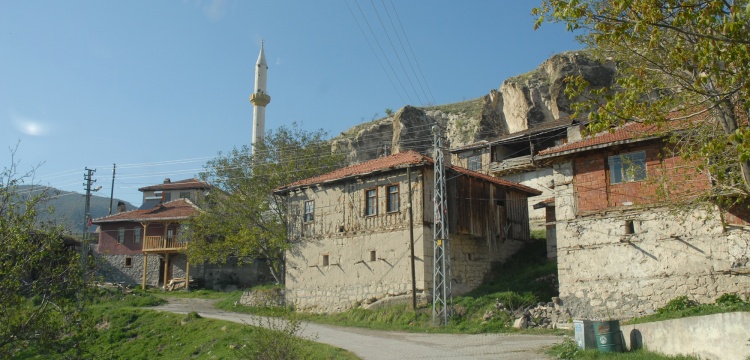Mahkemeağacin Köyü