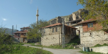 Mahkemeağacin Köyü