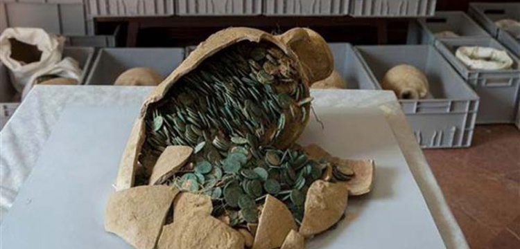 İspanya'da 600 kg bronz sikke bulundu