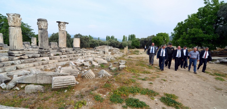 Lagina Kutsal Alanı ve ilk kazı evi