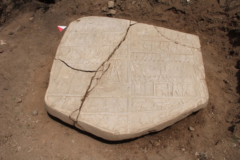 Elazığ Harput'ta bulunan taş kabartmalar