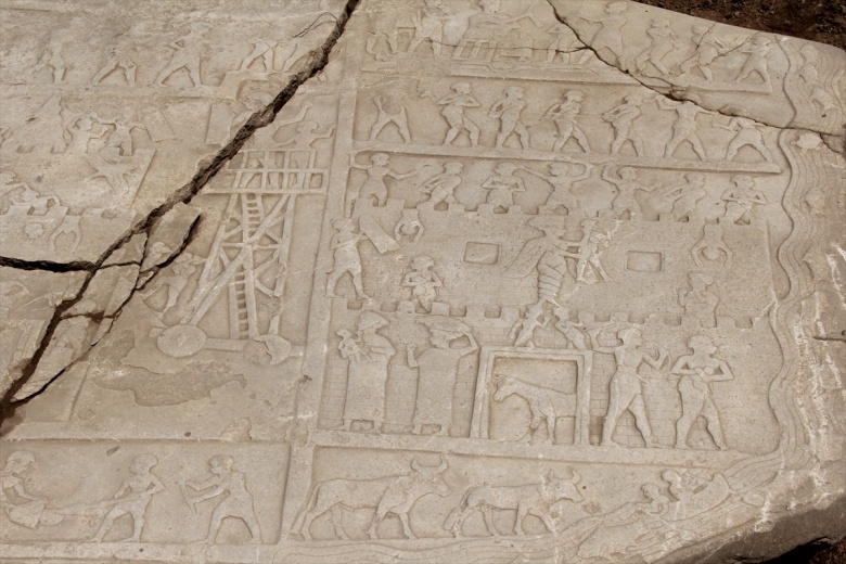 Elazığ Harput'ta bulunan taş kabartmalar