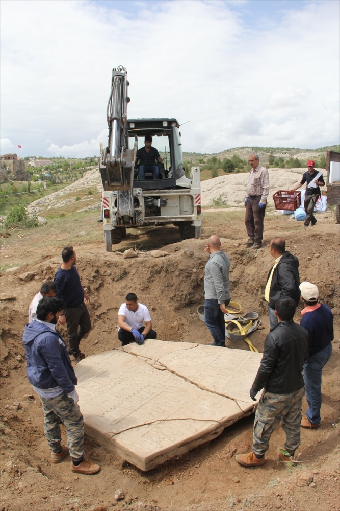 Elazığ Harput'ta bulunan taş kabartmalar