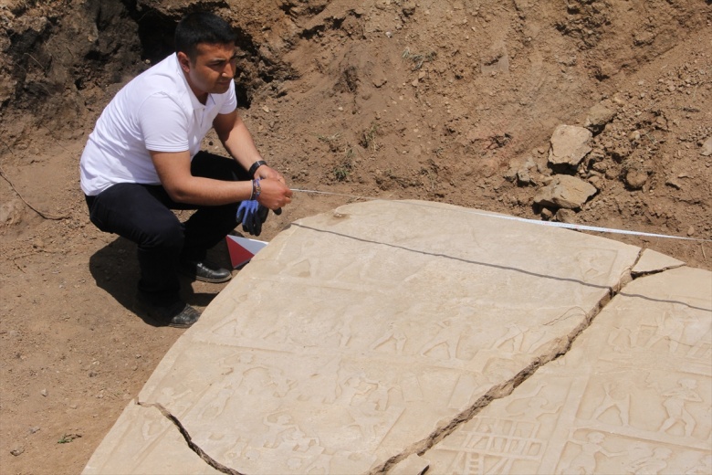 Elazığ Harput'ta bulunan taş kabartmalar