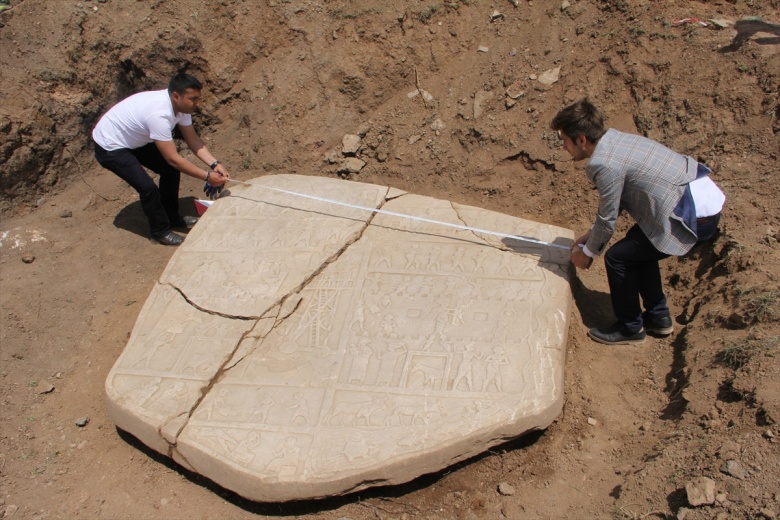 Elazığ Harput'ta bulunan taş kabartmalar