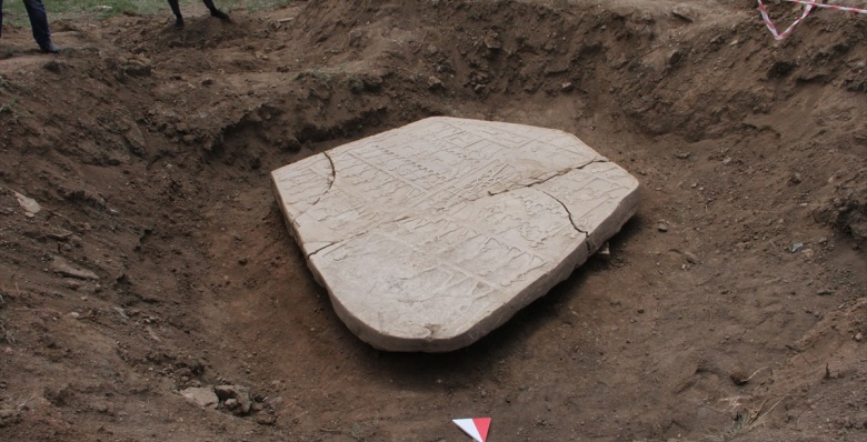 Elazığ Harput'ta bulunan taş kabartmalar