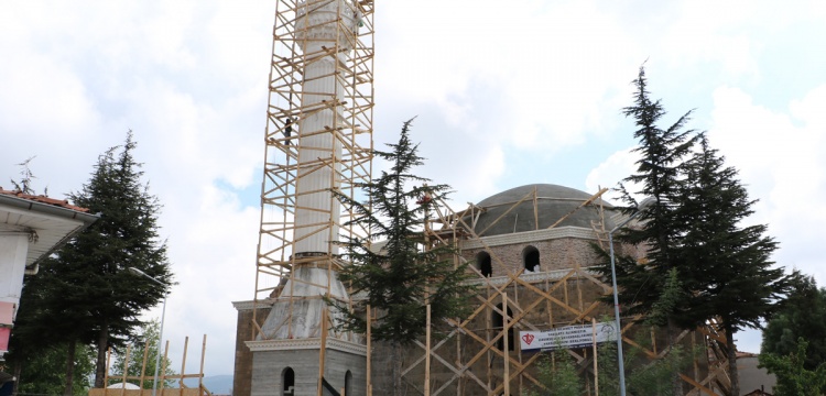 Gümüşhacıköy'de tarihi caminin restorasyonu sürüyor