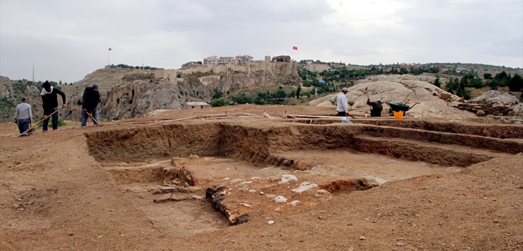 Harput'ta kabartmalı taş alanında kazı çalışmaları