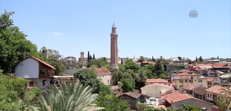 Antalya'daki Selçuklu şaheseri Yivli Minare