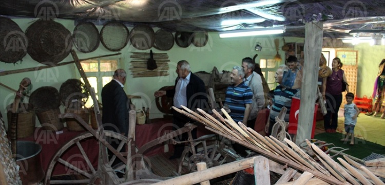 Afyonkarahisar'da topladığı eski eşyalarla köyüne müze kurdu