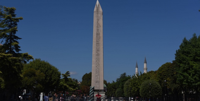 Sultanahmetde bulunan Dikilitaşlar 1- Theodosius Dikiltaş (Obelisk)