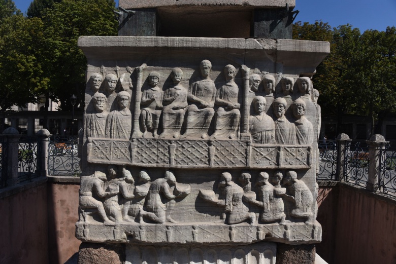 Sultanahmet'de bulunan Dikilitaşlar 1- Theodosius Dikiltaş (Obelisk)