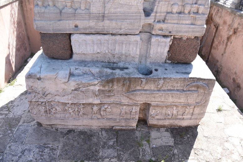 Sultanahmet'de bulunan Dikilitaşlar 1- Theodosius Dikiltaş (Obelisk)