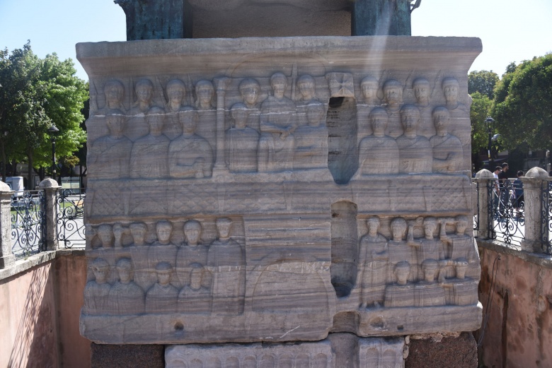 Sultanahmet'de bulunan Dikilitaşlar 1- Theodosius Dikiltaş (Obelisk)