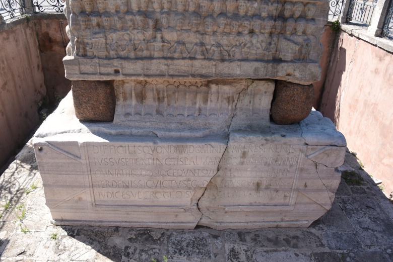 Sultanahmet'de bulunan Dikilitaşlar 1- Theodosius Dikiltaş (Obelisk)