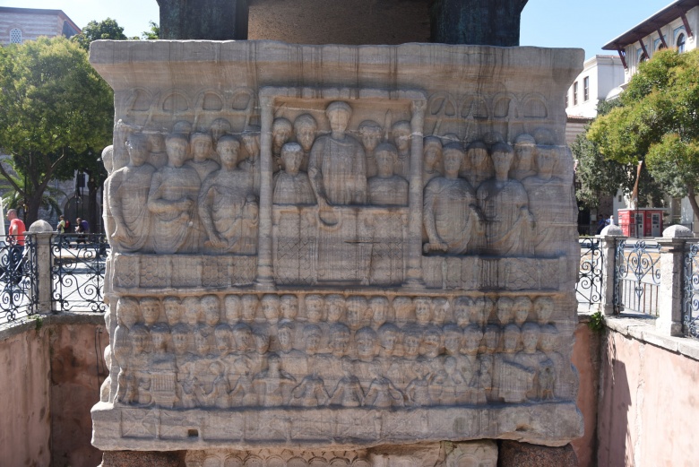 Sultanahmet'de bulunan Dikilitaşlar 1- Theodosius Dikiltaş (Obelisk)