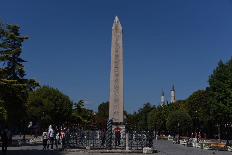 Sultanahmet'de bulunan Dikilitaşlar 1- Theodosius Dikiltaş (Obelisk)