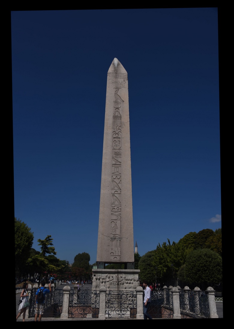 Sultanahmet'de bulunan Dikilitaşlar 1- Theodosius Dikiltaş (Obelisk)