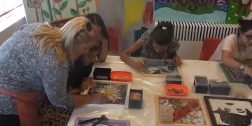 Tatil Yapmak Yerine Mozaik Yapmayı Öğreniyorlar