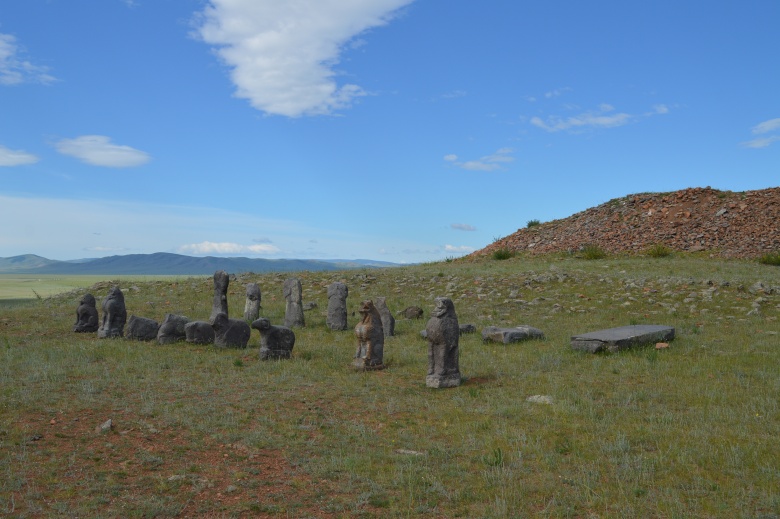 Moğolistan'da eski Türklere ait taş heykeller bulundu