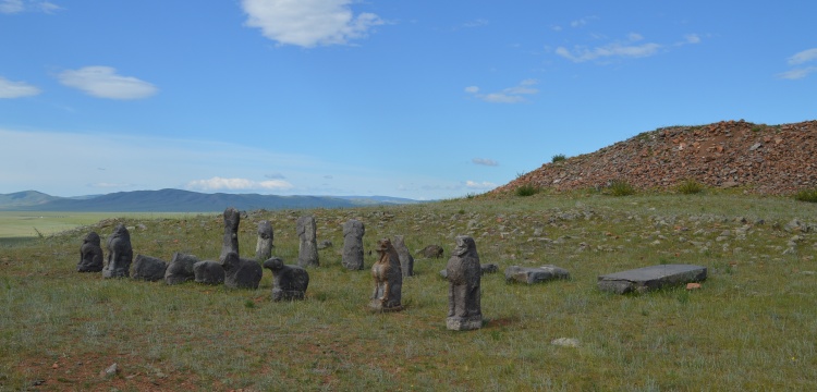 Eski Türklere ait taş heykeller bulundu