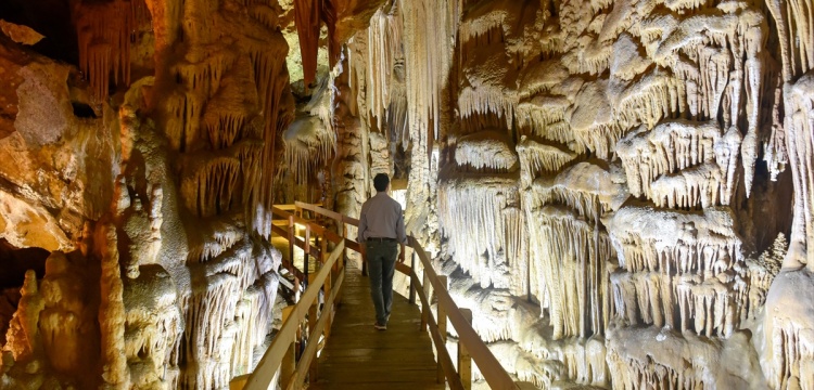 Karaca Mağarası'na  ziyaretçi akını