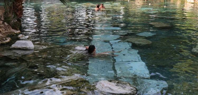 Pamukkale'deki antik havuzda çökme