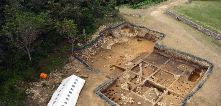 Okinawa Kalesi Kazılarında Roma Sikkesi Bulundu