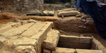 Milasta 2 bin 400 yıllık oda mezar bulundu