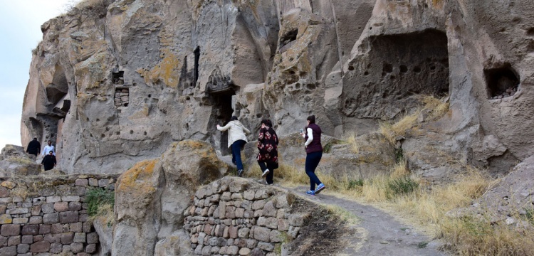 6 bin yıllık mağara evler restore edilecek