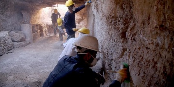 Zerzevan Kalesinde bin 500 yıllık yeraltı sığınağı bulundu