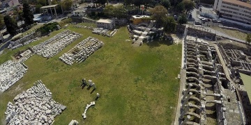 İzmirin son antik kenti tarihe tanıklık ediyor