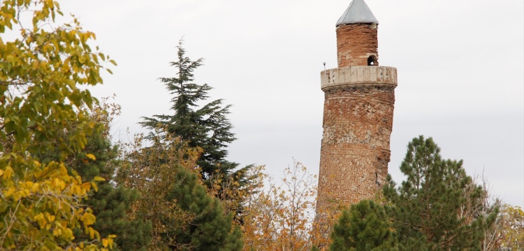 Elazığ'daki minarenin eğimi, Pisa Kulesi'nden fazla