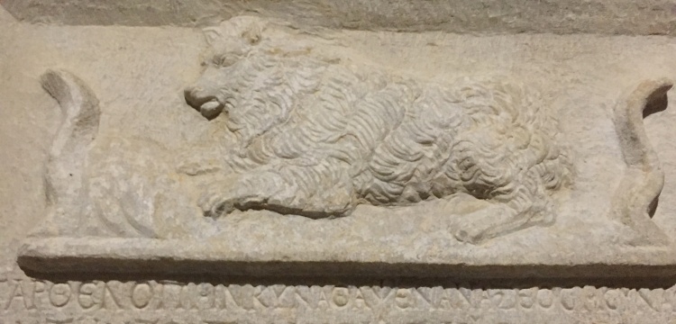Köpek Parthenope'nin mezar taşı