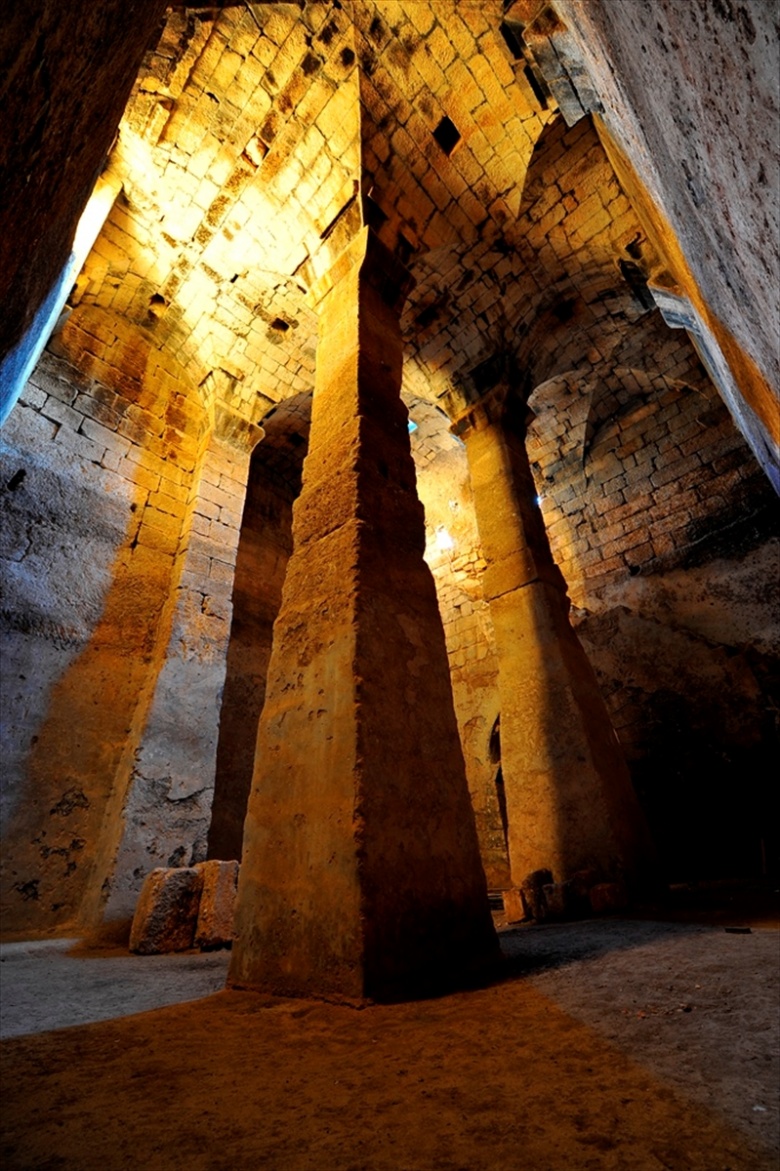 Mardin'de ahırın altındaki 15 asırlık su sarnıcı