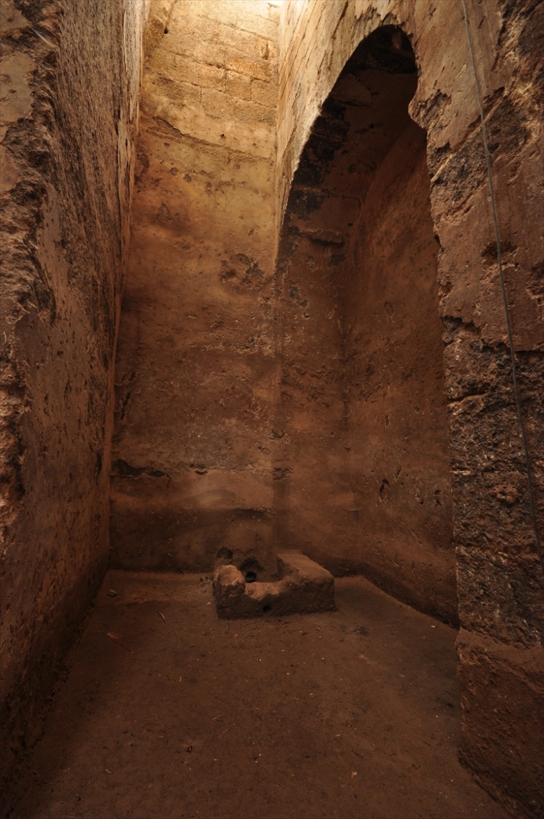 Mardin'de ahırın altındaki 15 asırlık su sarnıcı