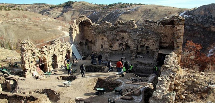 Elazığ'da 165 yıllık kilise kitabesi bulundu