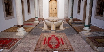 Saraybosna camilerinin asırlık seccadeleri