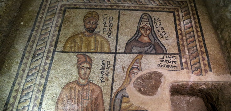 Tarihi mozaiklerde dönemin insanları resmedilmiş