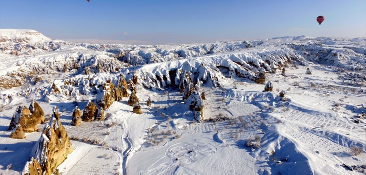 Kapadokya'daki kar altında başka güzel
