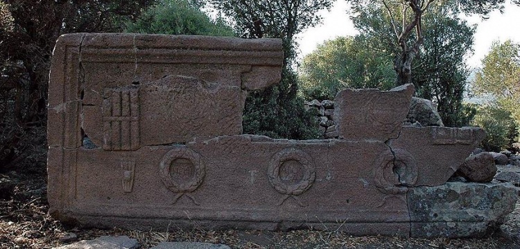 Manisa'da 2200 yılık  Gymnasiarkhos lahiti
