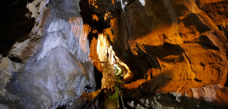 Trabzon Çal Mağarası gezginleri bekliyor