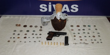 Sivasta 63 sikke ve bir testi yakalandı