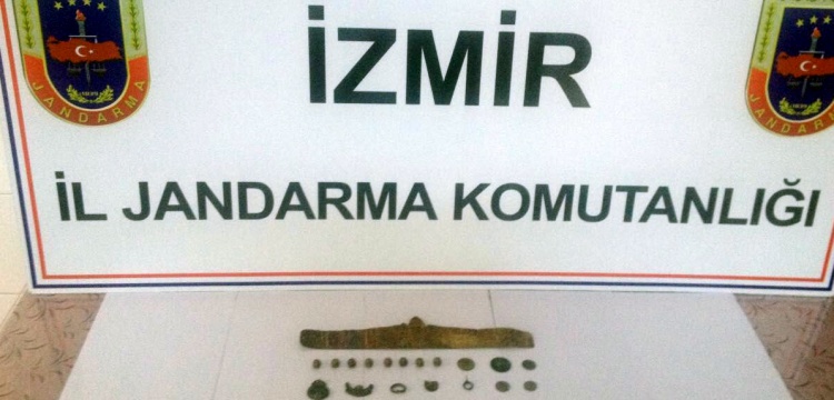İzmir'de bir kişi 34 parça tarihi eserle yakalandı